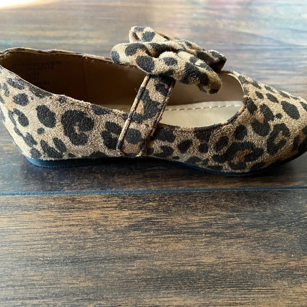Girls Leopard Shoes Size 7M